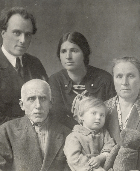 Семья Николая Андрияки: родители - Иван и Мария Андрияка, жена - Ирина Фатеева, старший сын - Тарас.